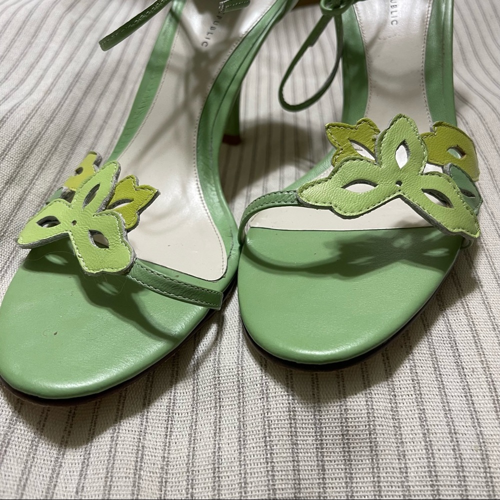 Banana Republic Y2K Heels - Picture 2 of 6